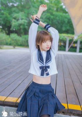 光影下的少女